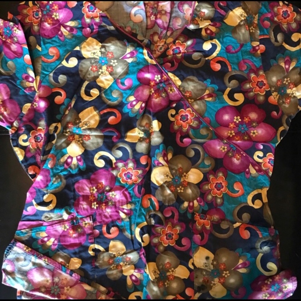 Scrub top